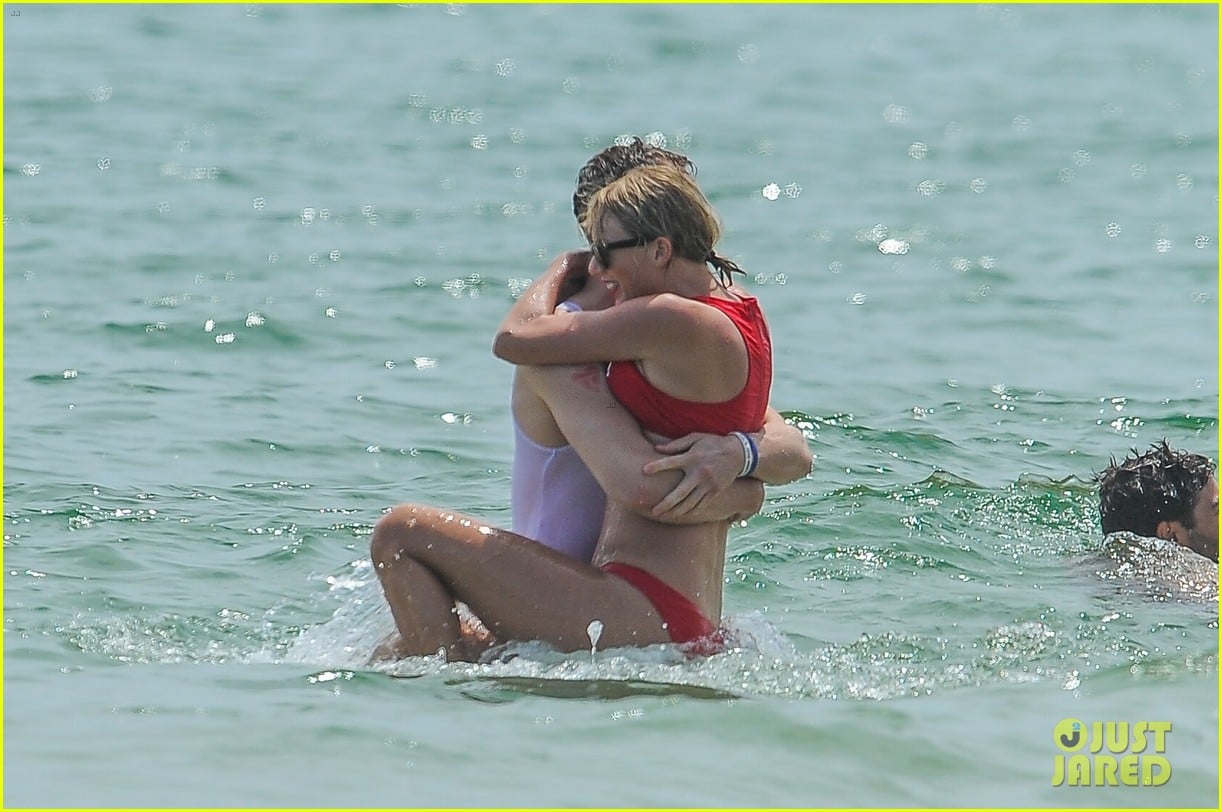 taylor swift tom hiddleston hug hold hands pre july 4th party 28