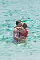 taylor swift tom hiddleston hug hold hands pre july 4th party 06