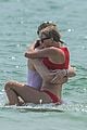 taylor swift tom hiddleston hug hold hands pre july 4th party 28