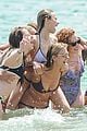 taylor swift tom hiddleston hug hold hands pre july 4th party 29