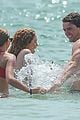 taylor swift tom hiddleston hug hold hands pre july 4th party 30