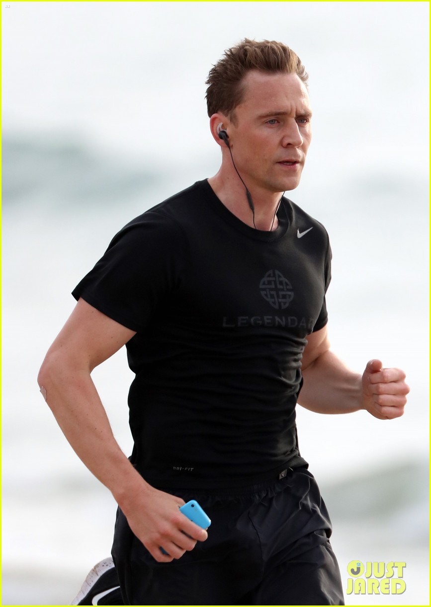 taylor swift tom hiddleston step out separately australia 04
