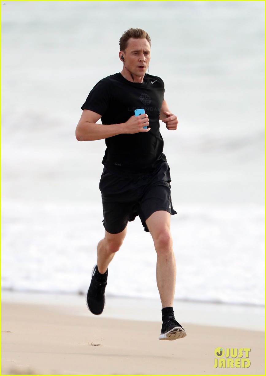 taylor swift tom hiddleston step out separately australia 14