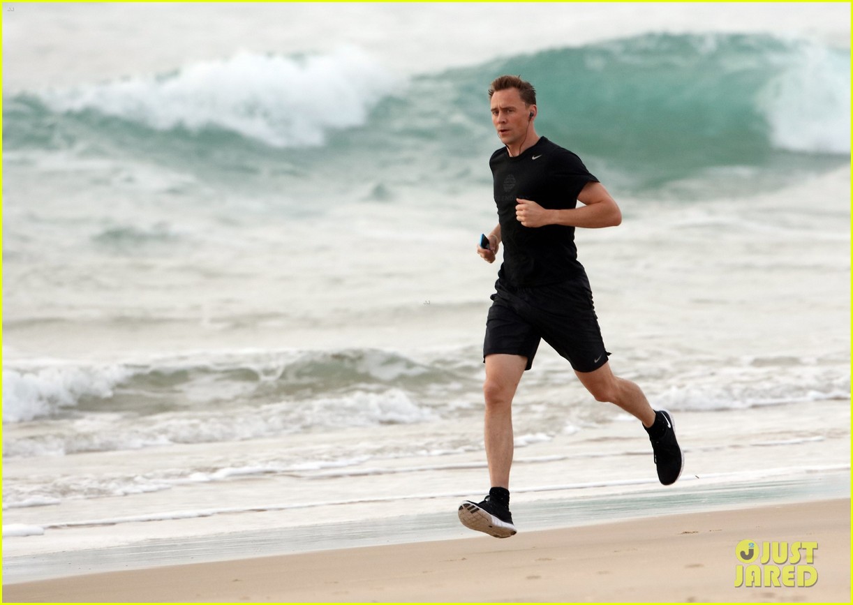 taylor swift tom hiddleston step out separately australia 16