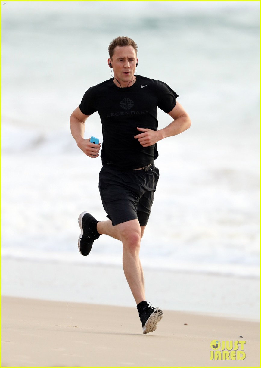 taylor swift tom hiddleston step out separately australia 21
