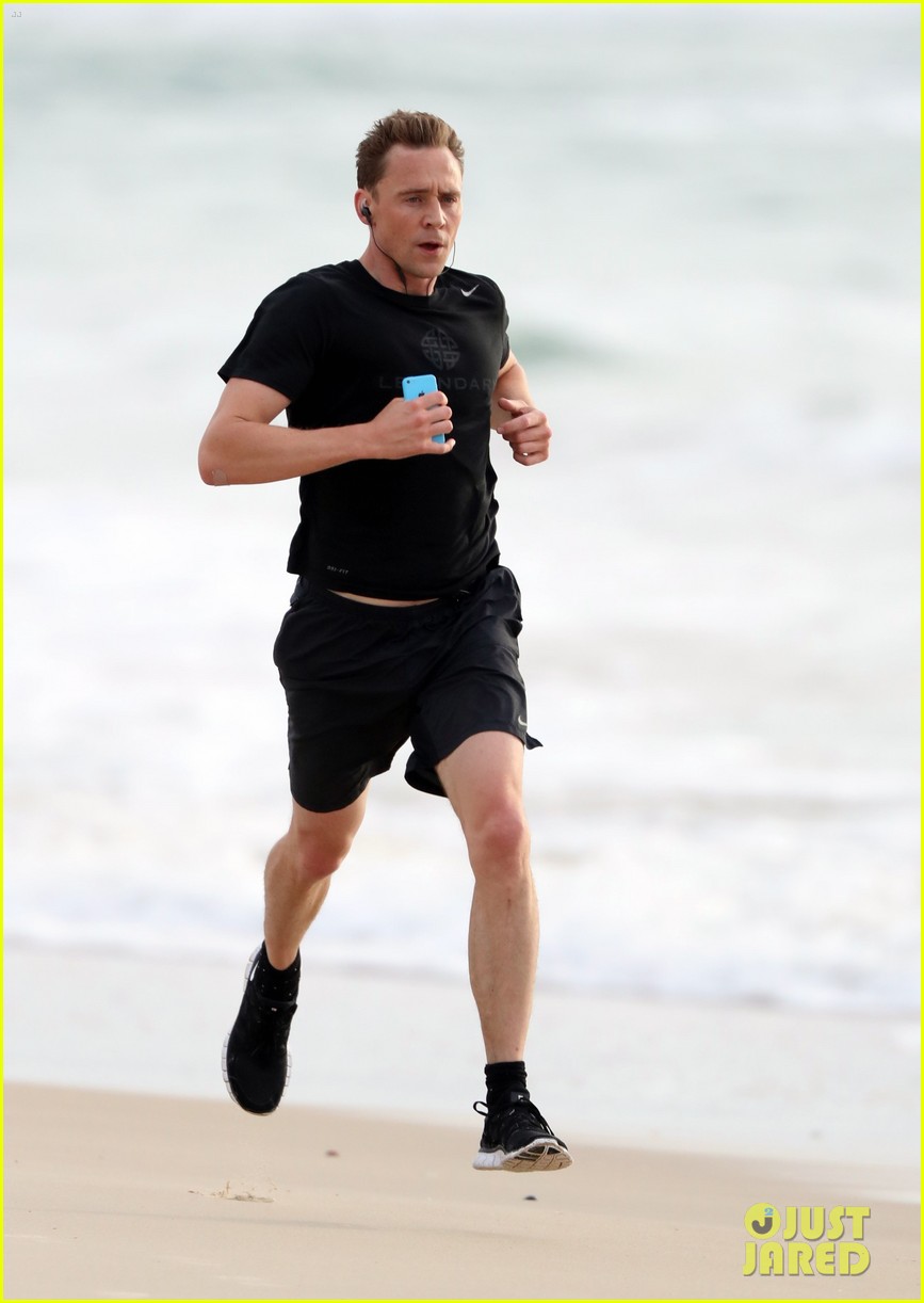taylor swift tom hiddleston step out separately australia 22