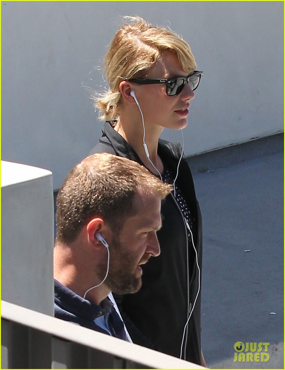 taylor swift steps out following her feud with kimye 07