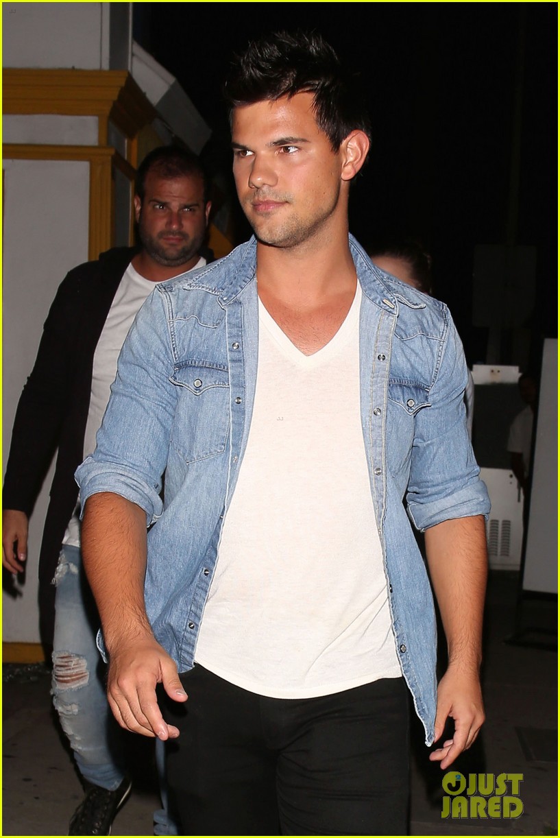taylor lautner date night nice guy after comic con 02