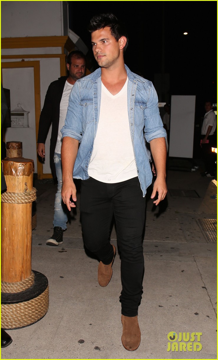 taylor lautner date night nice guy after comic con 11