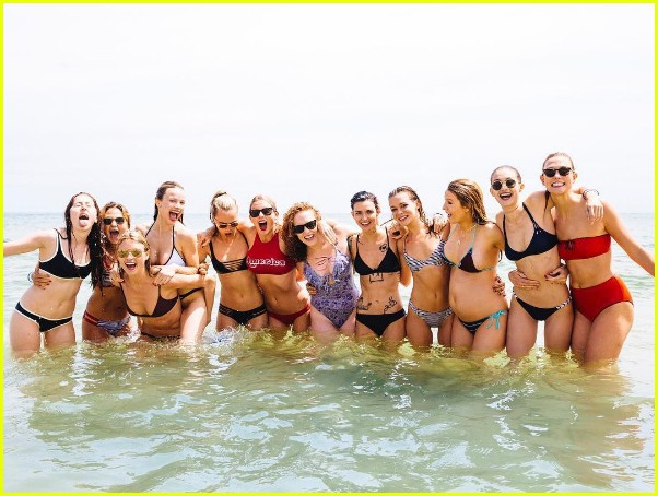 taylor swift shares more july fourth photos with while squad 03