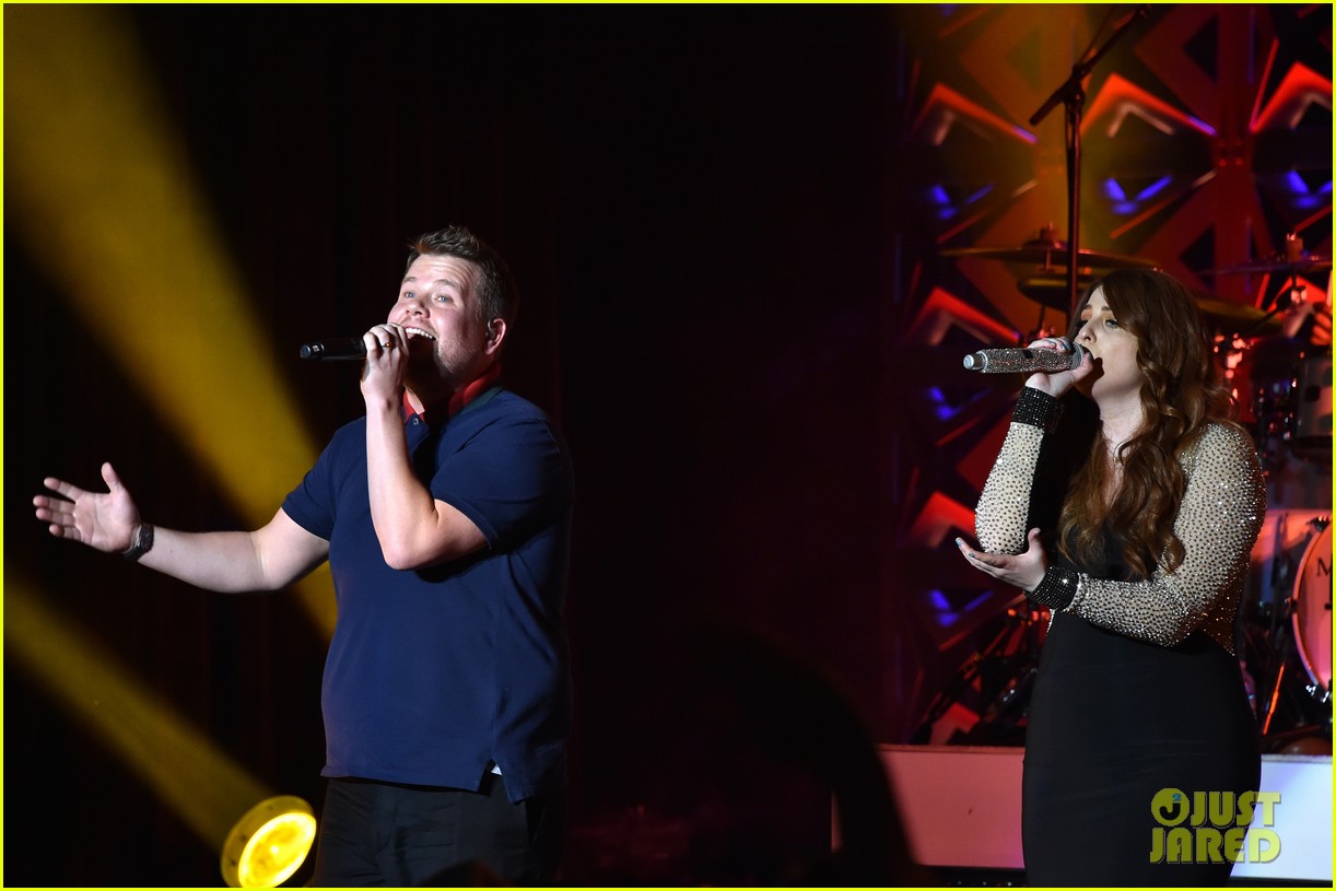 james corden joins meghan trainor on stage 04