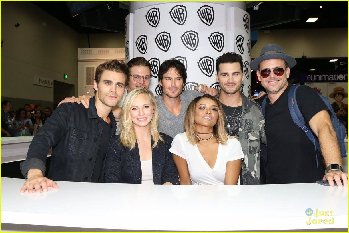 vampire diaries fan signing after panel comic con 10