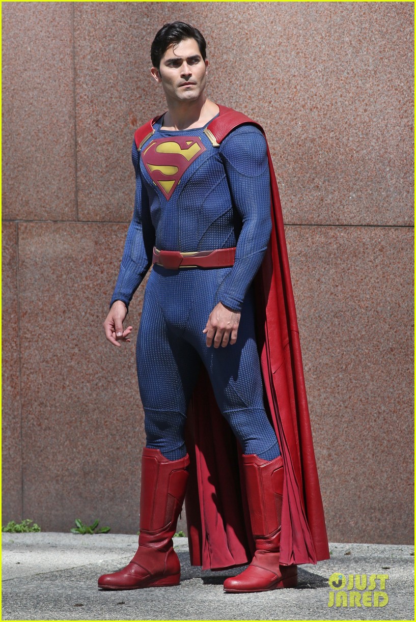 tyler hoechlin saves day on supergirl as superman filming 06