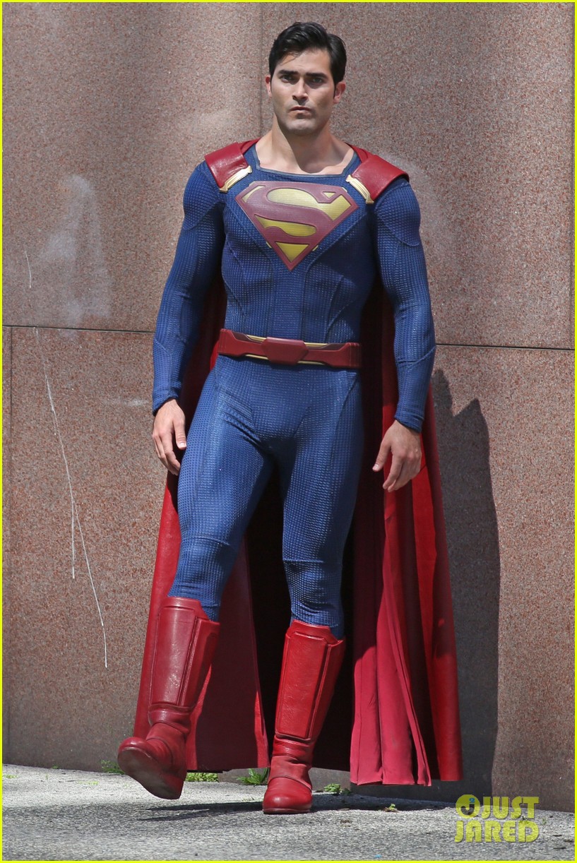 tyler hoechlin saves day on supergirl as superman filming 12