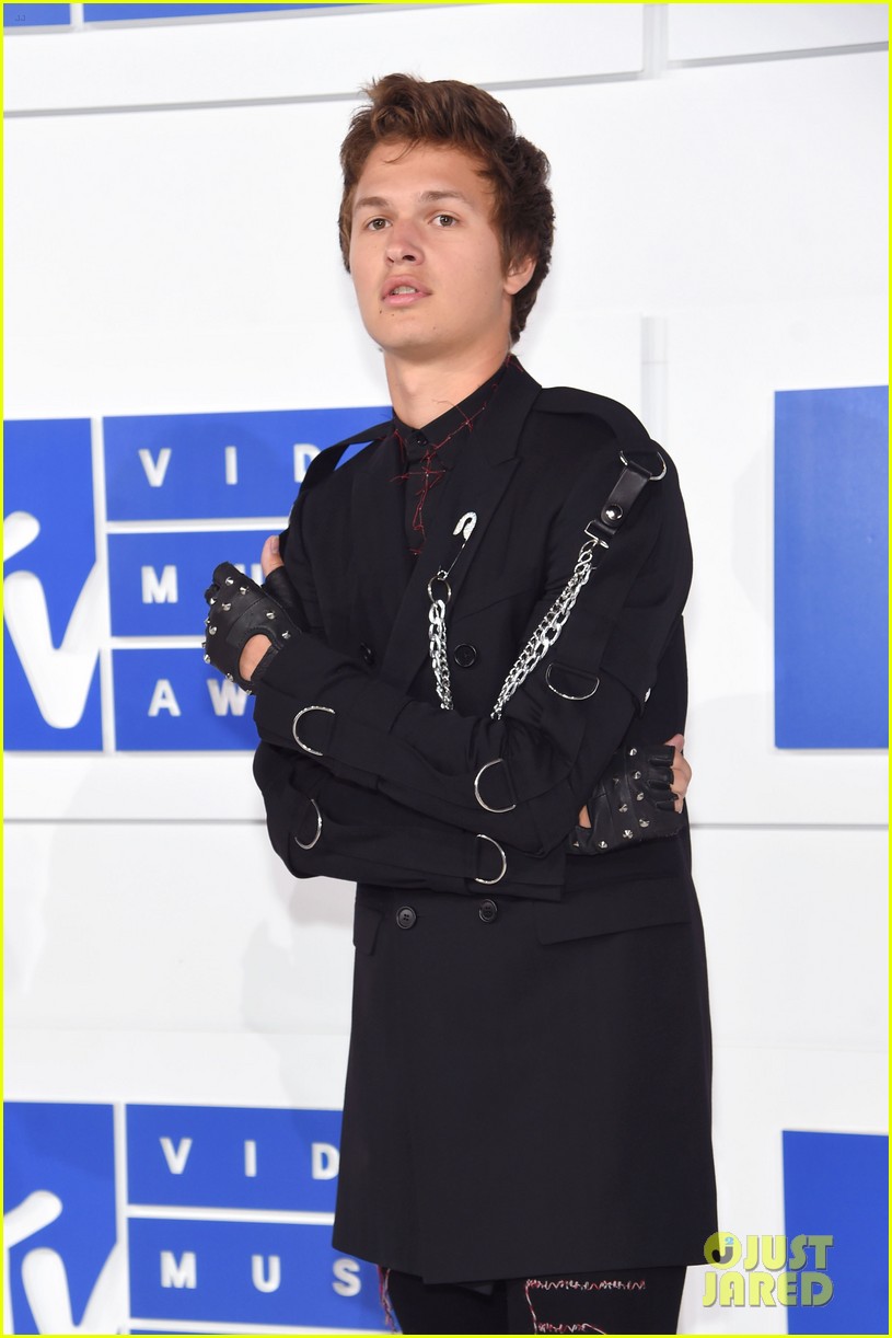 ansel elgort chained up mtv vmas 03