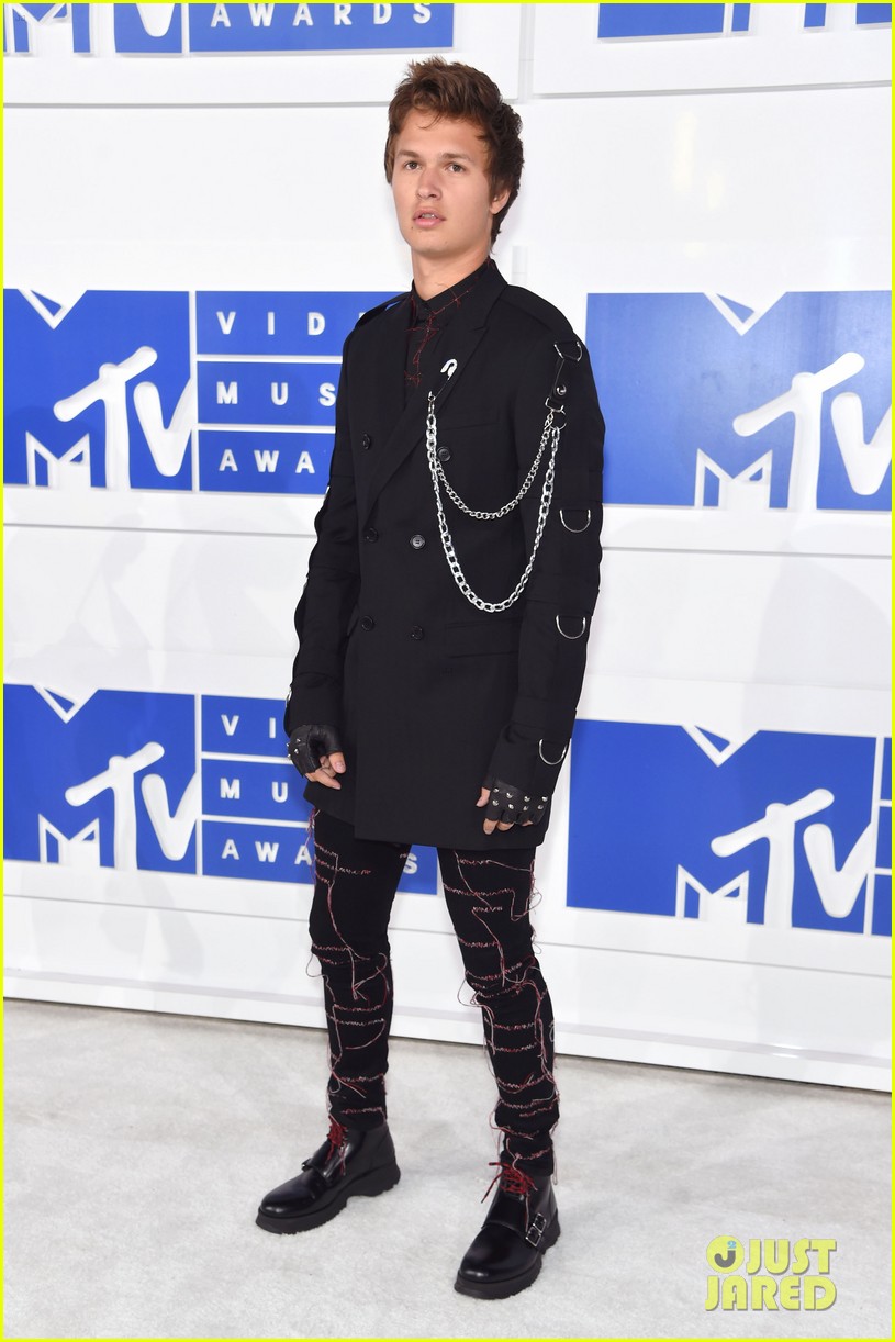 ansel elgort chained up mtv vmas 04