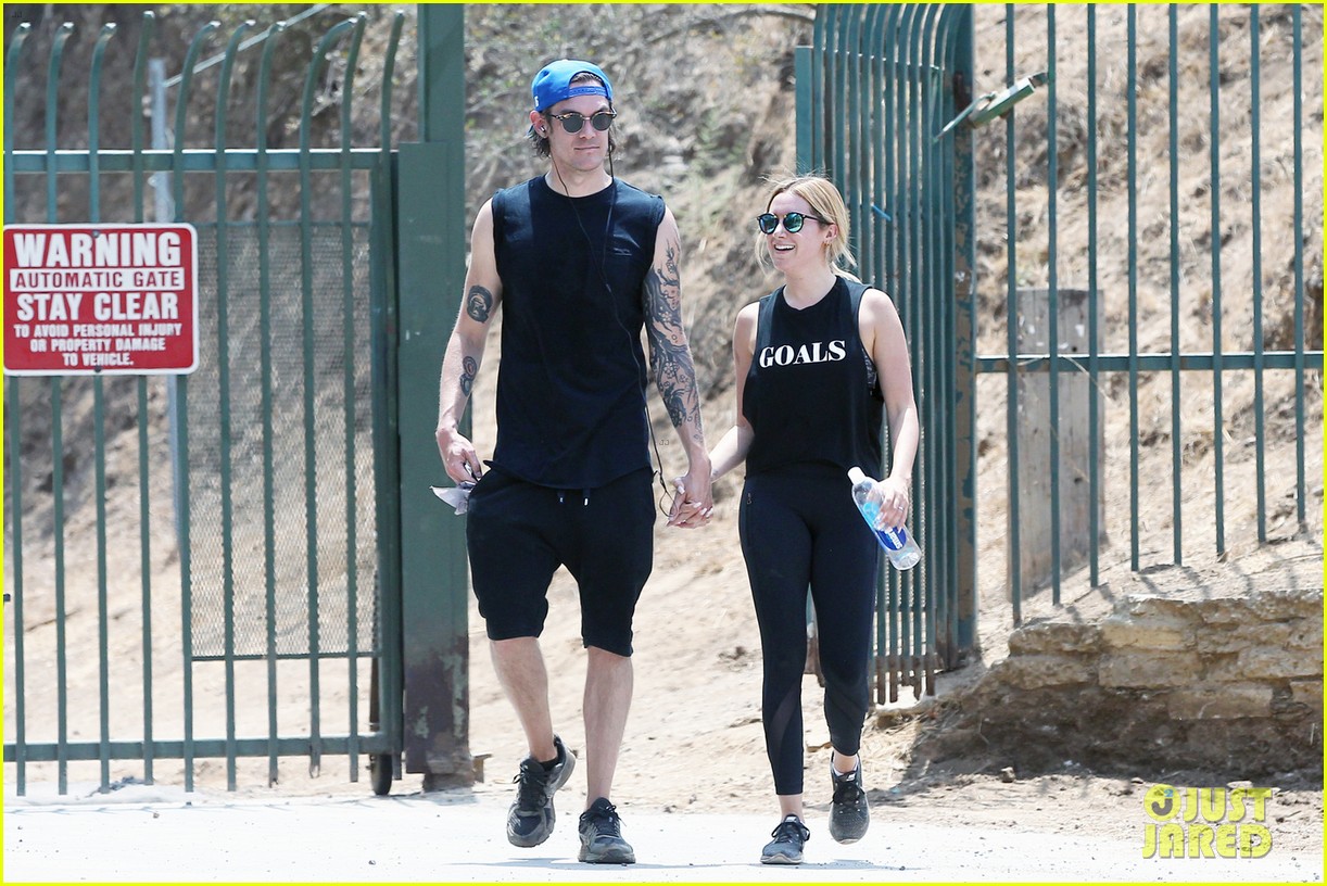 ashley tisdale christopher french hike runyan canyon 01
