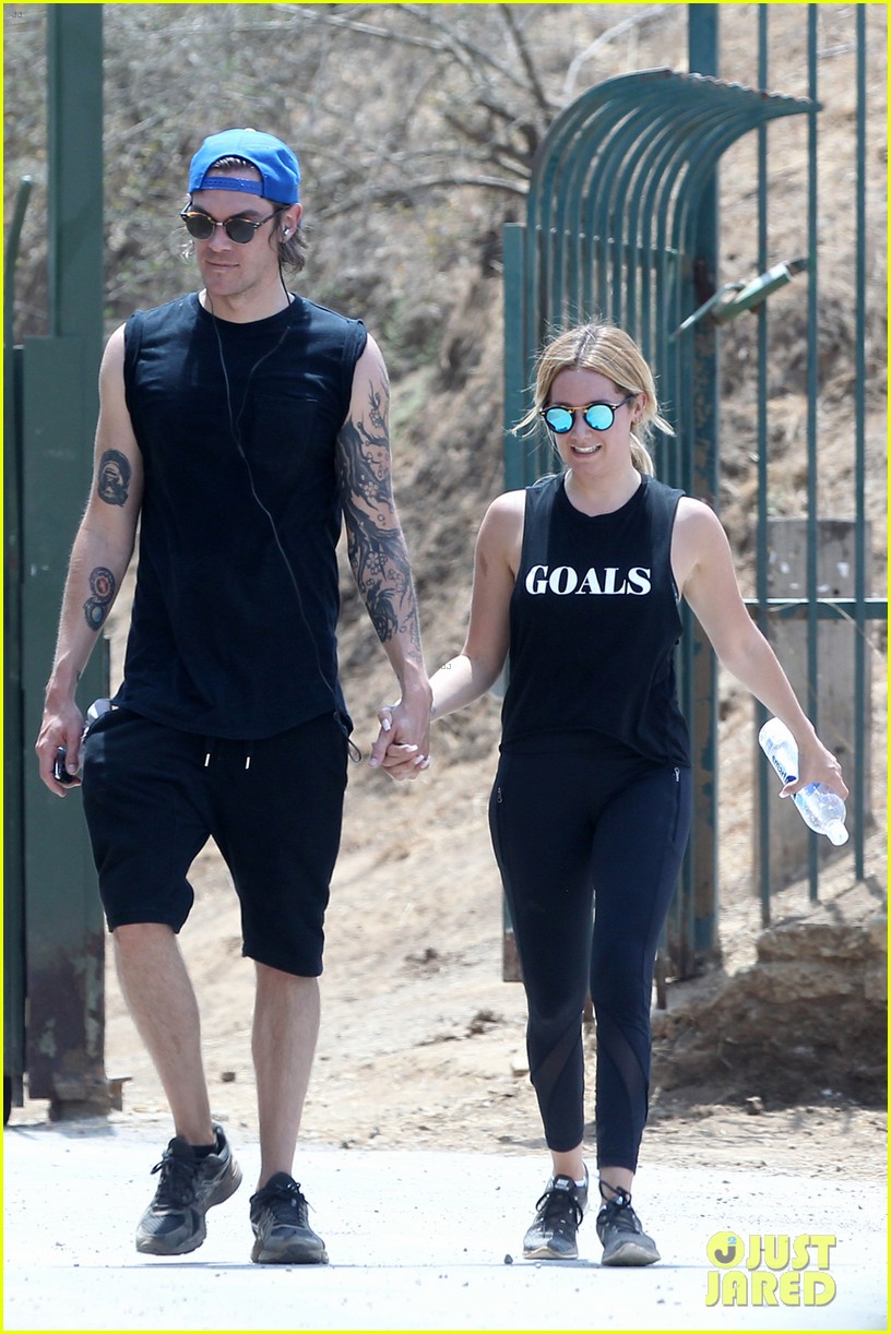 ashley tisdale christopher french hike runyan canyon 03