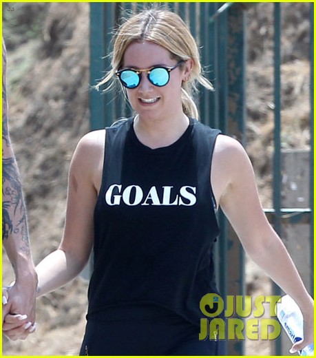 ashley tisdale christopher french hike runyan canyon 04