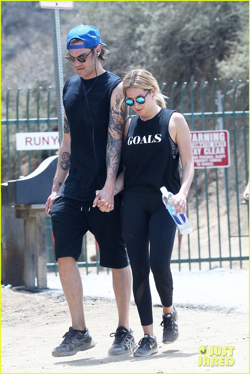 ashley tisdale christopher french hike runyan canyon 05
