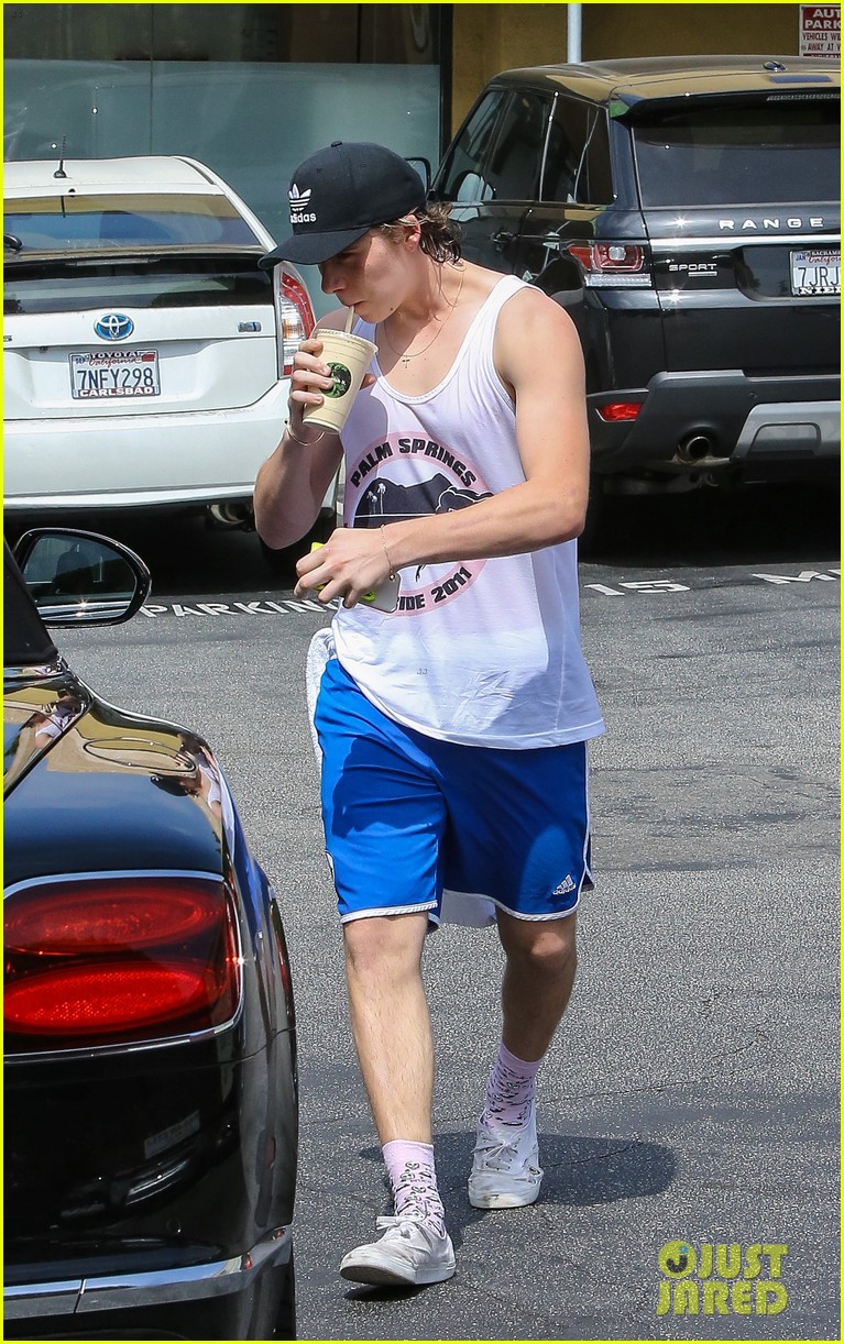 david beckham son brooklyn grab smoothies after cycling class00206