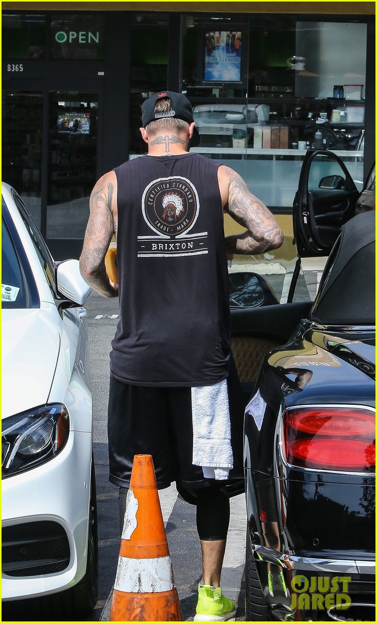 david beckham son brooklyn grab smoothies after cycling class02013