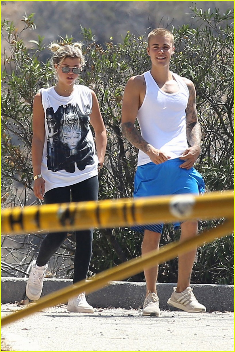 justin bieber sofia richie step out after romatic beach date 11