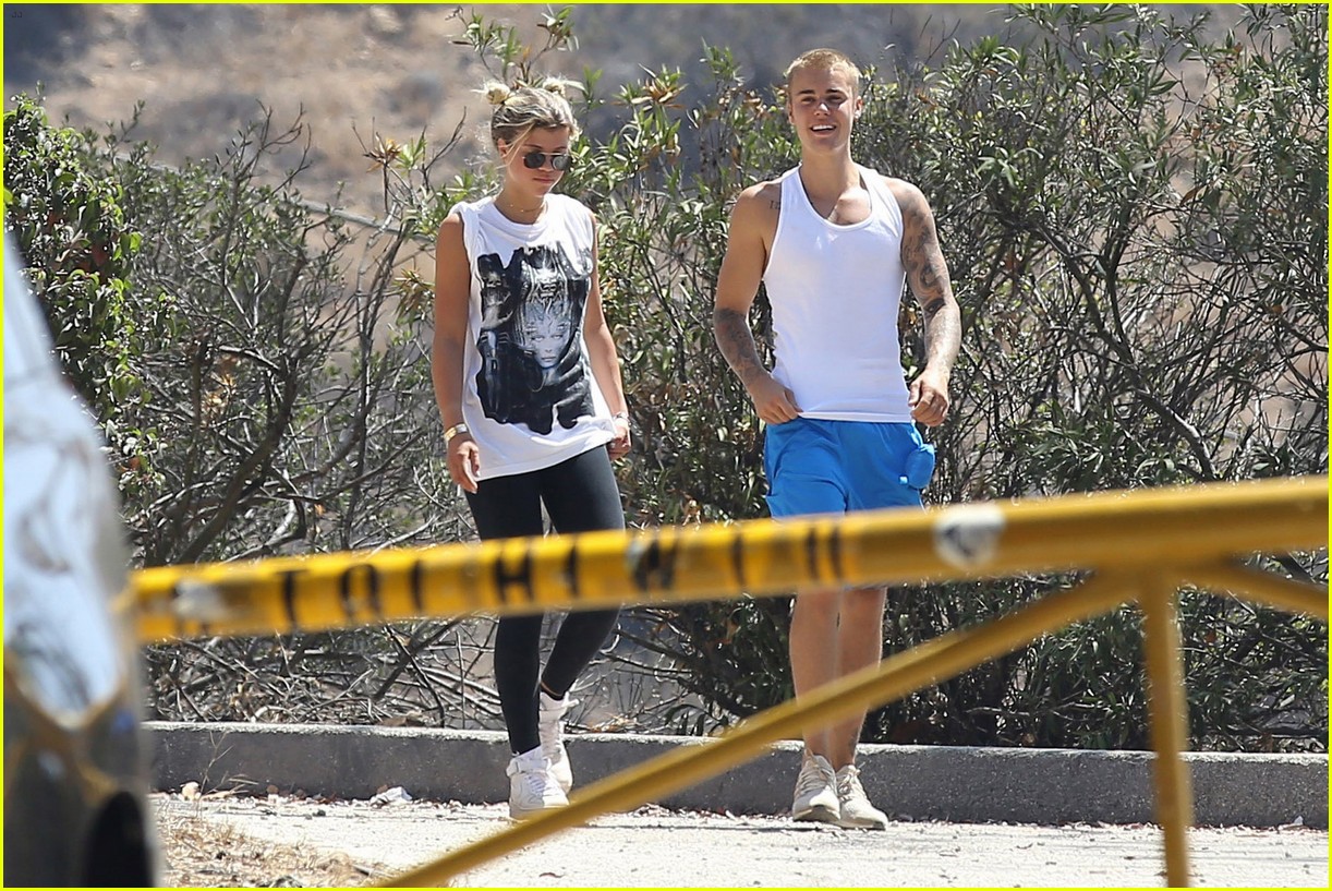 justin bieber sofia richie step out after romatic beach date 20