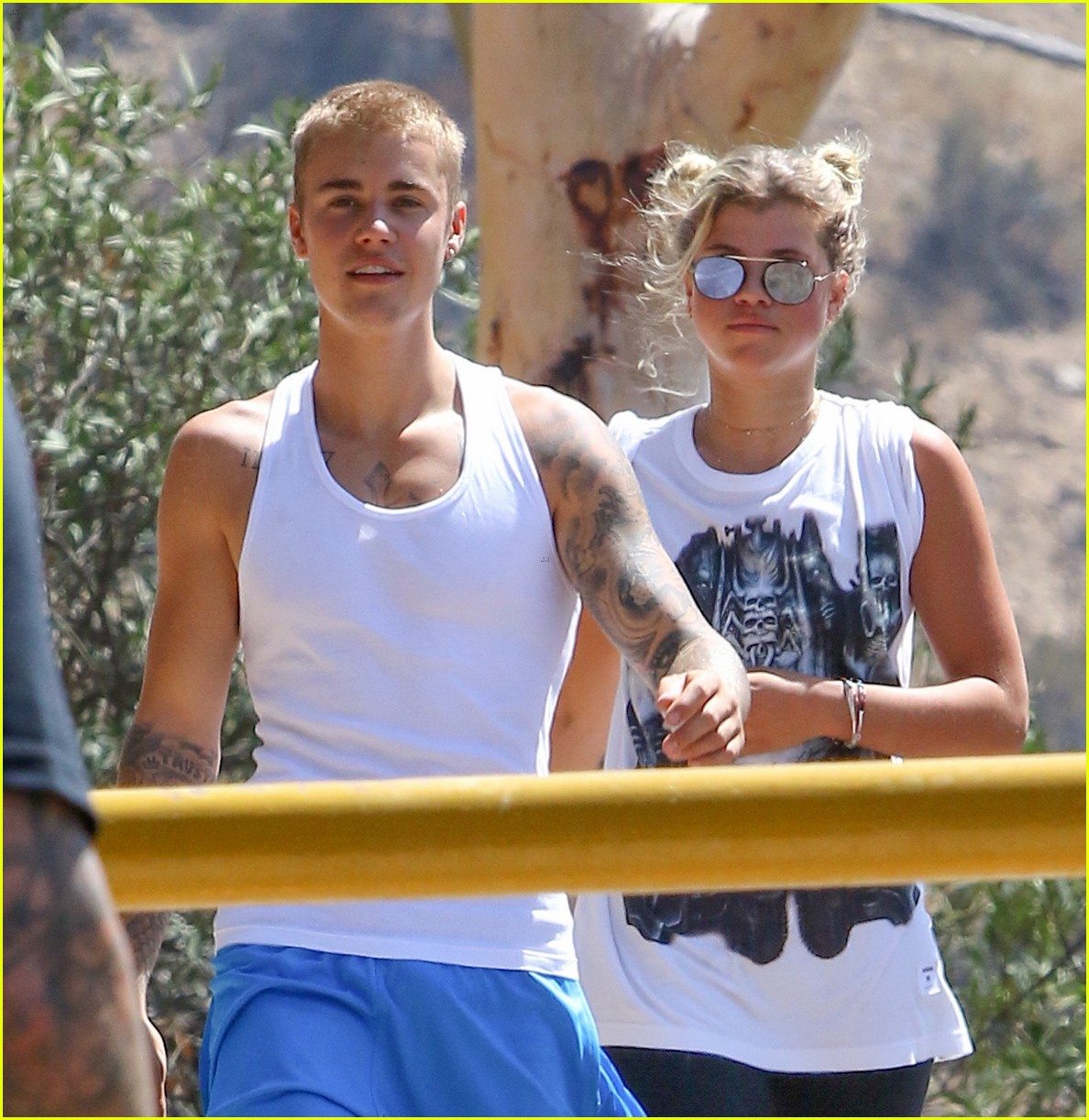 justin bieber sofia richie step out after romatic beach date 32