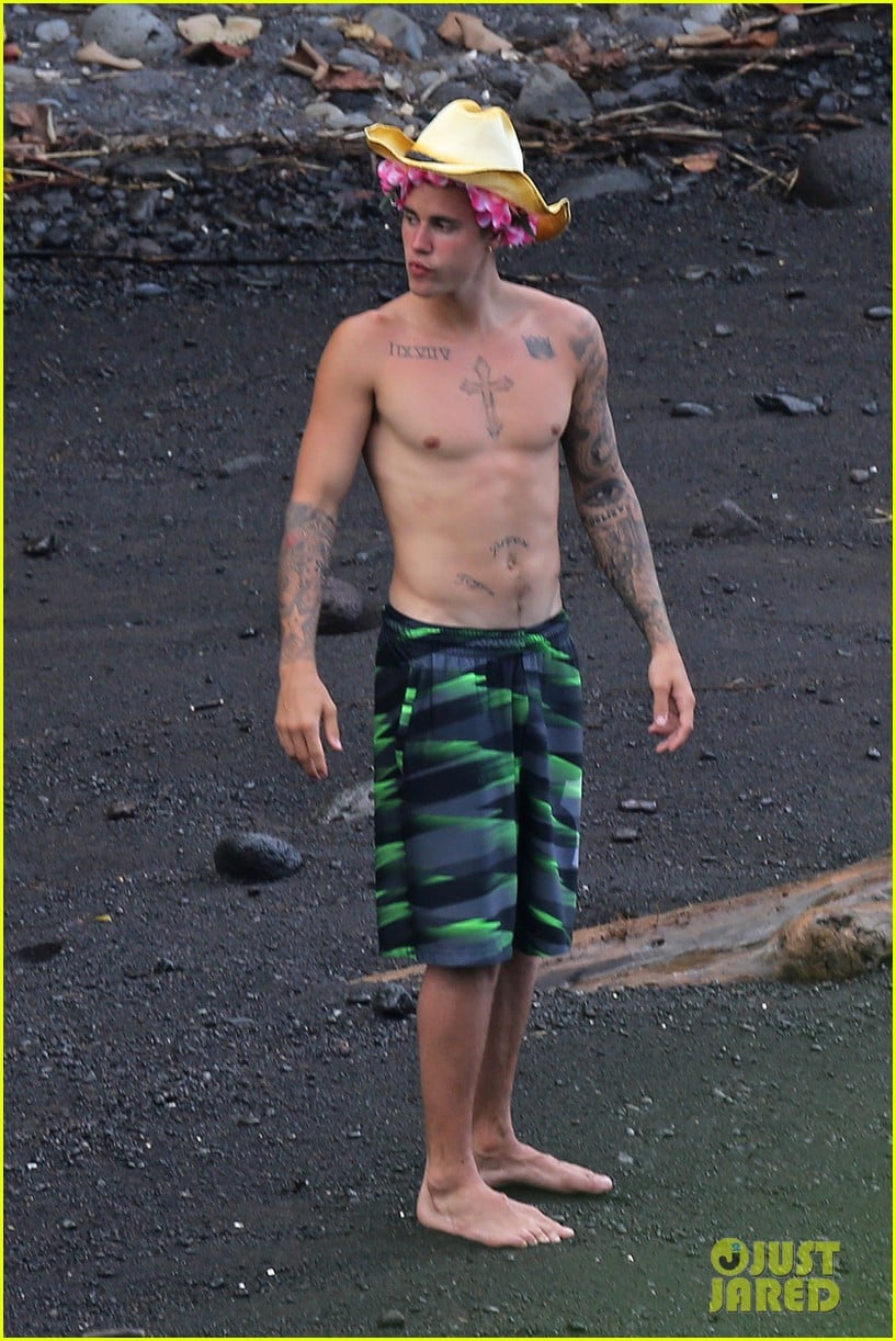 Justin Bieber Goes Shirtless on Vacation in Hawaii! | Photo 1007587 ...