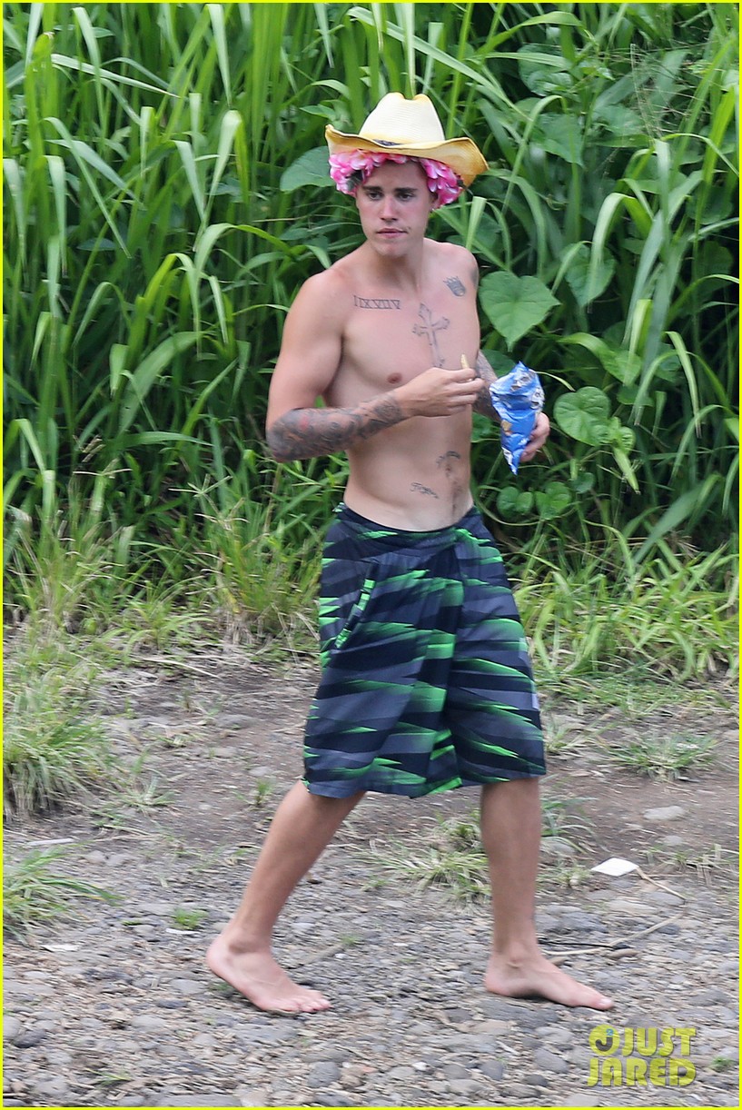 justin bieber shirtless in hawaii 06