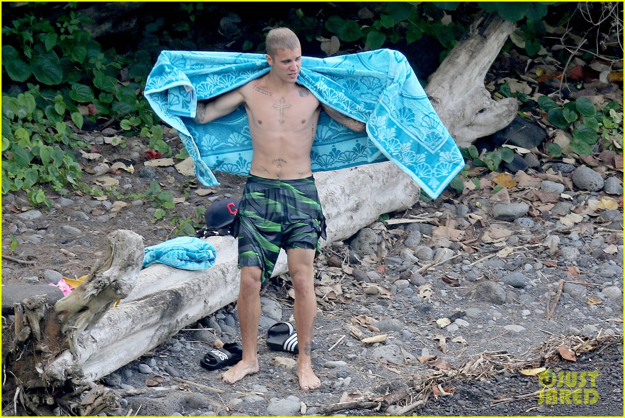 justin bieber shirtless in hawaii 10