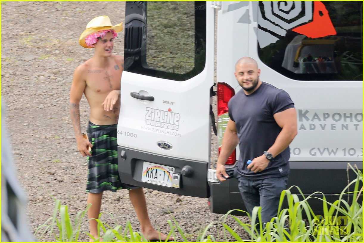 justin bieber shirtless in hawaii 11