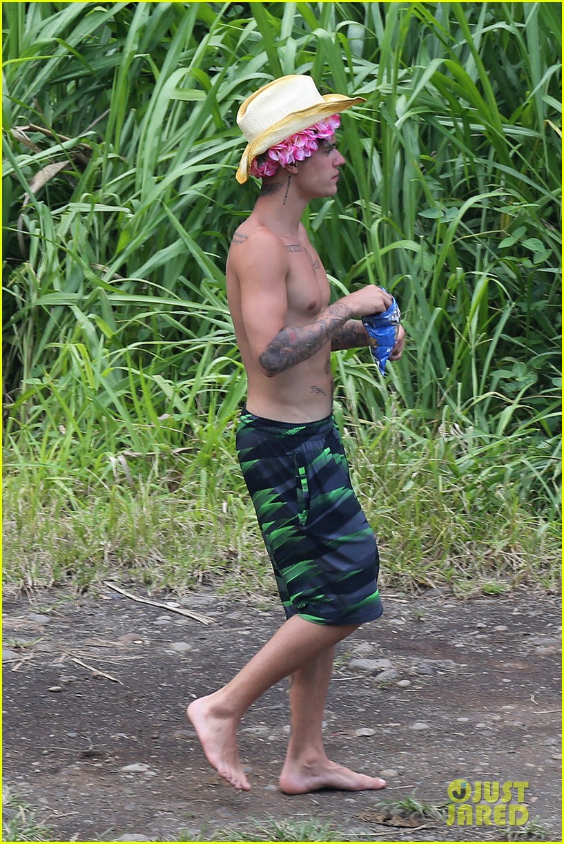 justin bieber shirtless in hawaii 14