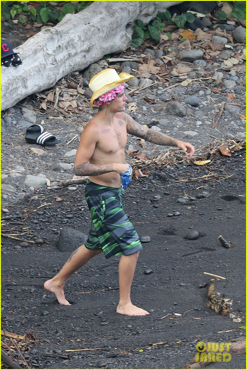 justin bieber shirtless in hawaii 19