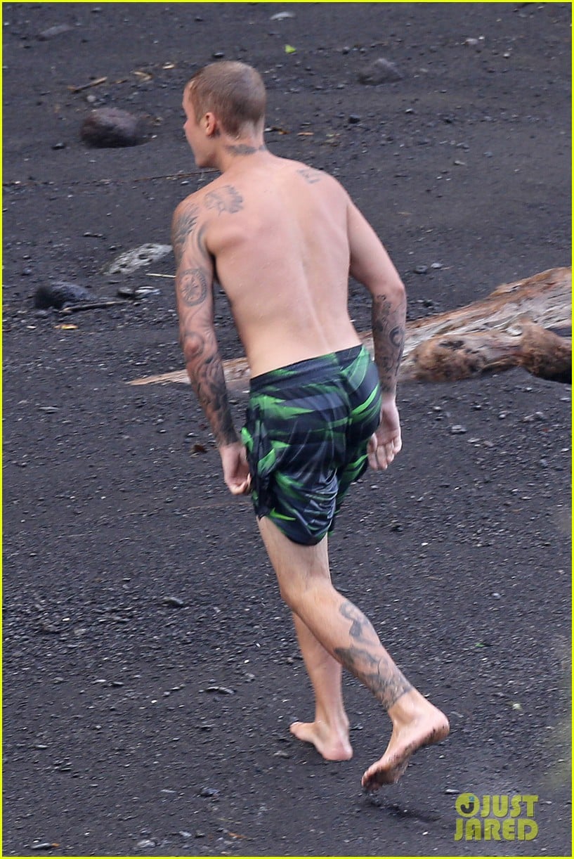 justin bieber shirtless in hawaii 22
