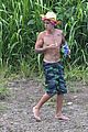 justin bieber shirtless in hawaii 03