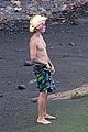 justin bieber shirtless in hawaii 04