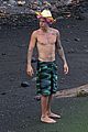 justin bieber shirtless in hawaii 05