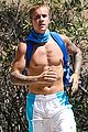 justin bieber goes on a shirtless solo hike 02