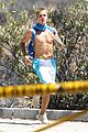 justin bieber goes on a shirtless solo hike 03