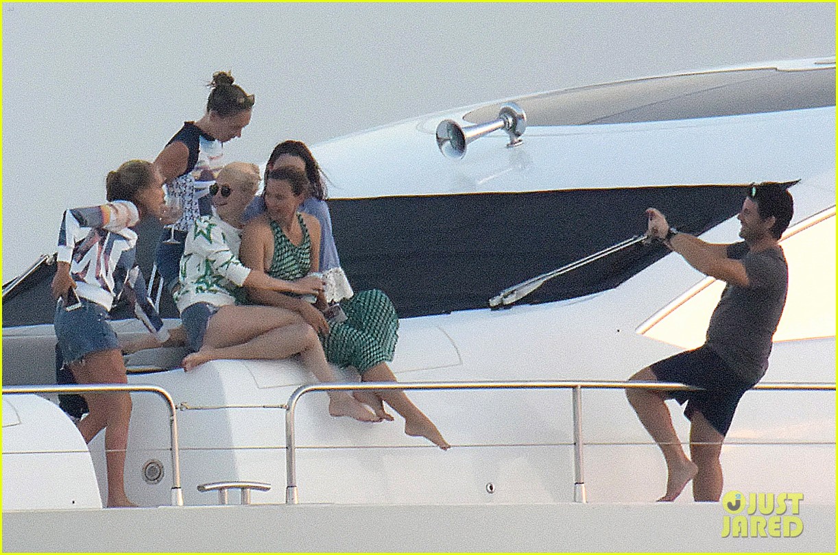 cara delevingne yacht vacation with sister 10
