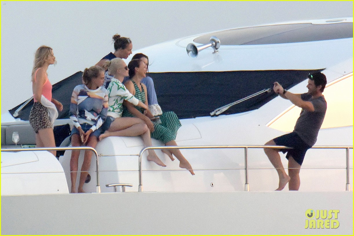 cara delevingne yacht vacation with sister 11