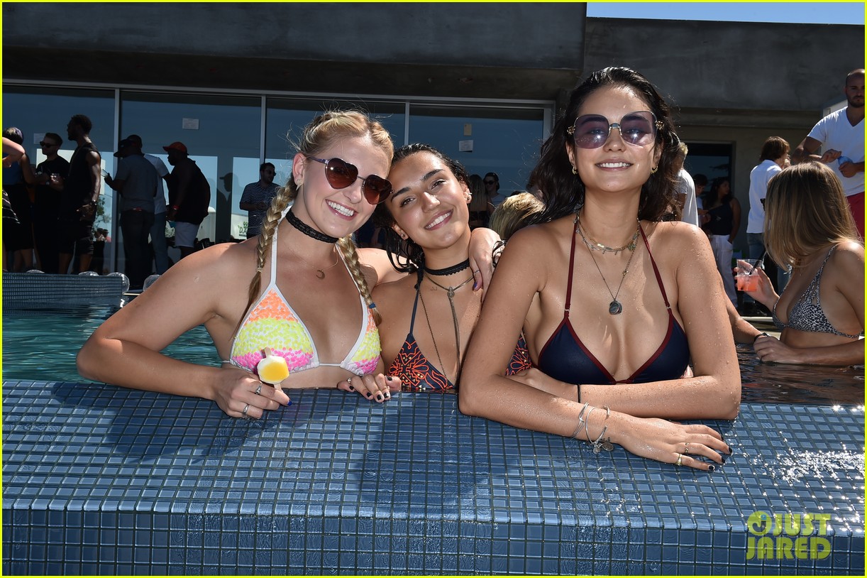 courtney eaton goes swimming with r5 at just jared summer bash 04