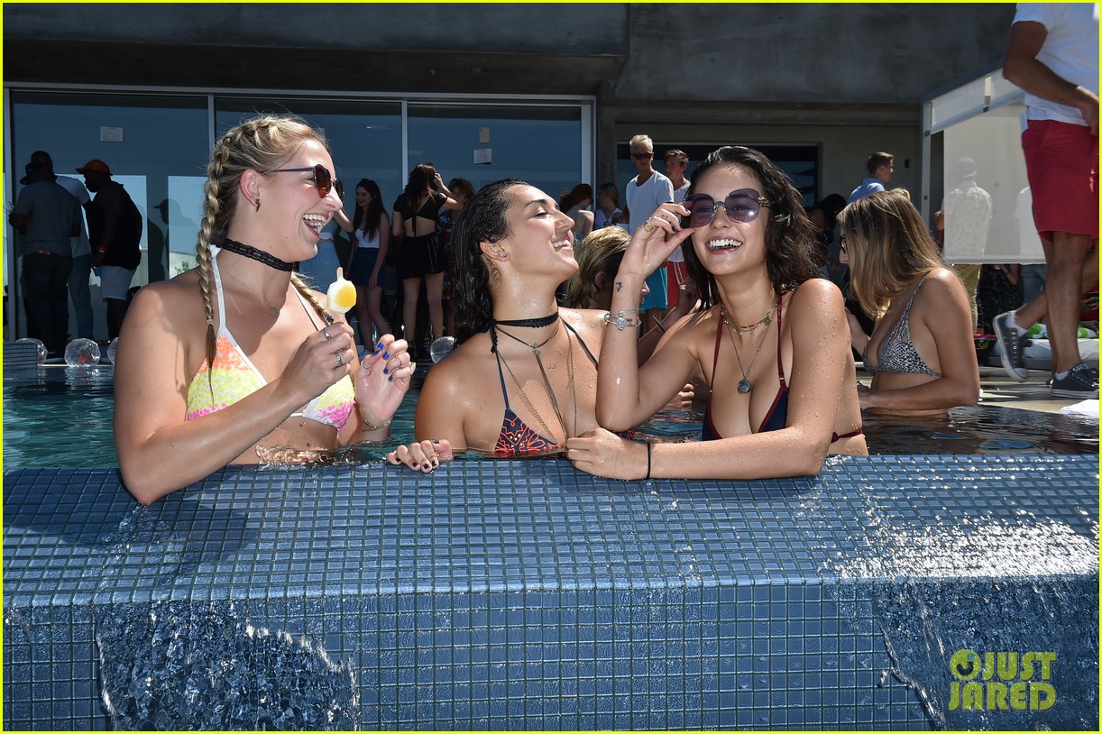 courtney eaton goes swimming with r5 at just jared summer bash 12
