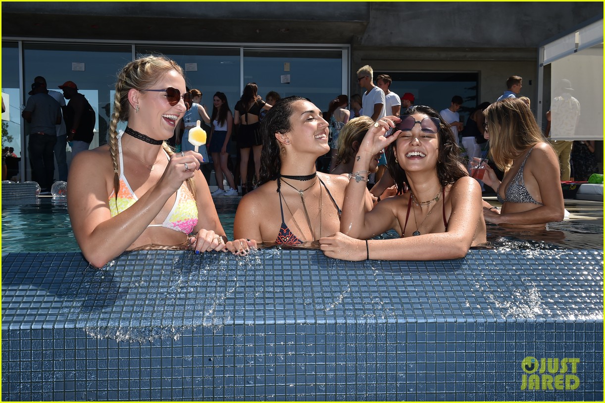 courtney eaton goes swimming with r5 at just jared summer bash 13