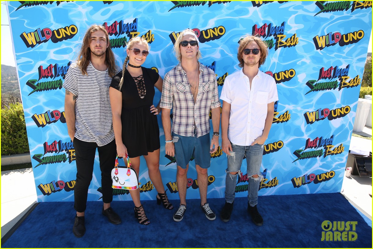 courtney eaton goes swimming with r5 at just jared summer bash 18