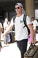 zac efron arrives back in los angeles 02