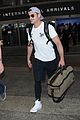 zac efron arrives back in los angeles 04
