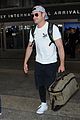 zac efron arrives back in los angeles 05